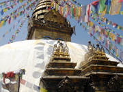 スワヤンブナート寺院中央にある仏塔